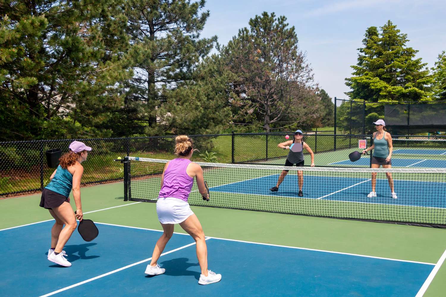 Pickleball vs Badminton: What Makes Each Game Unique?